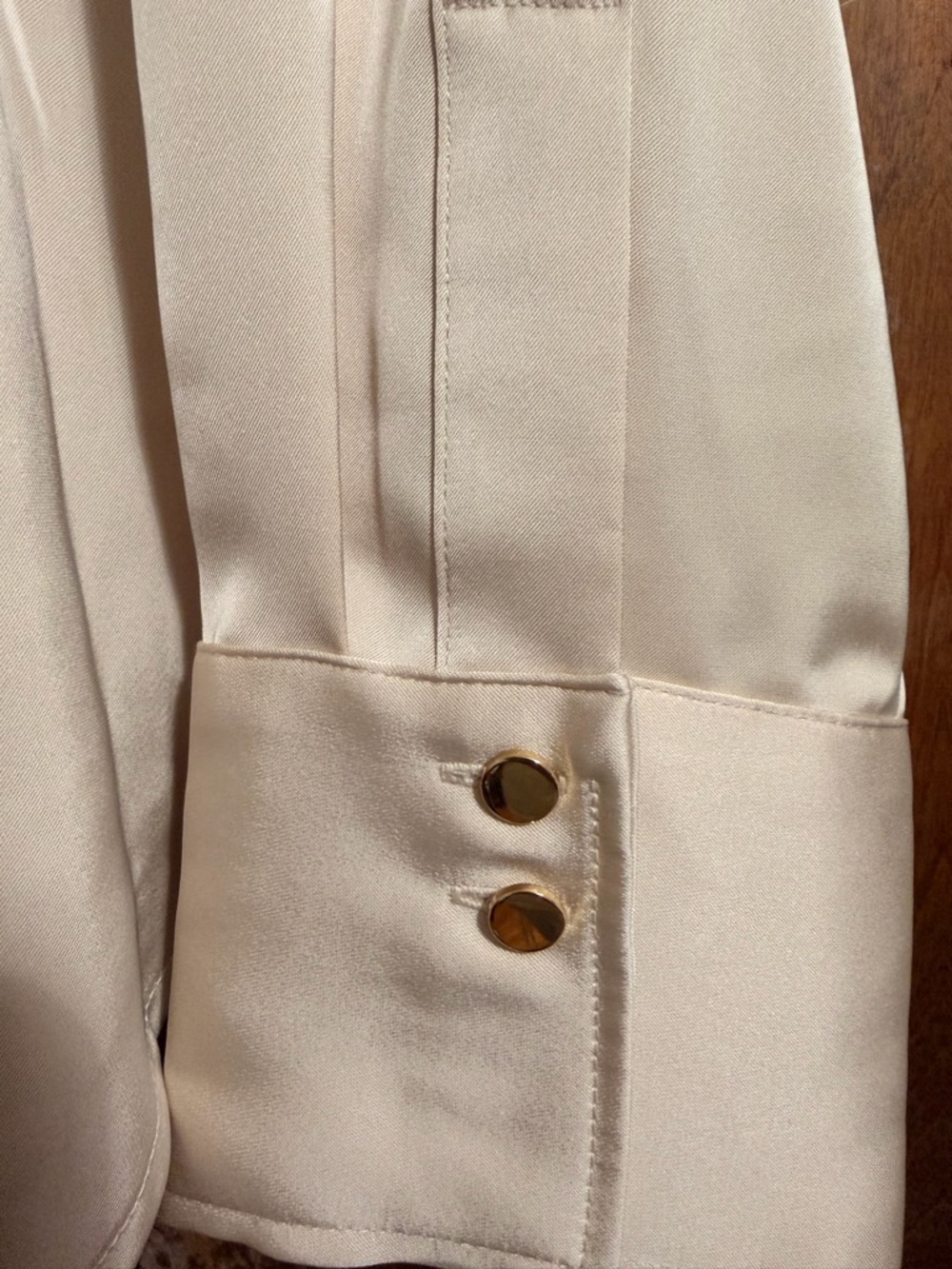 H&M Womens Long-Sleeve Button-Up Shirt in Light Beige - Size M - Picture 3 of 4